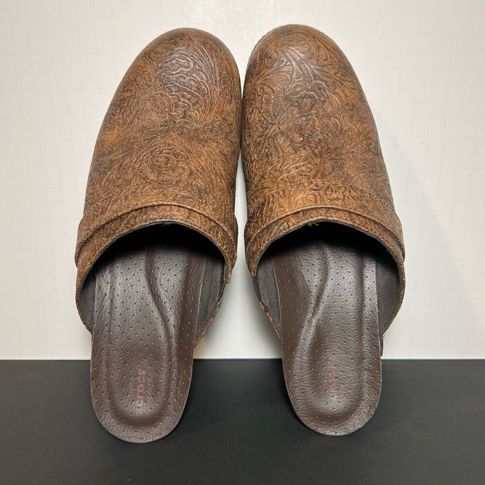 Womens CROCS Sarah Brown Tooled Leather Slip On Clogs / Size 11 - Picture 5 of 8